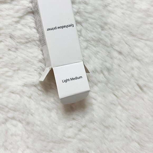 🔮 5/$25 v kosmetik Eyeshadow Primer - Light Medium - Picture 2 of 2